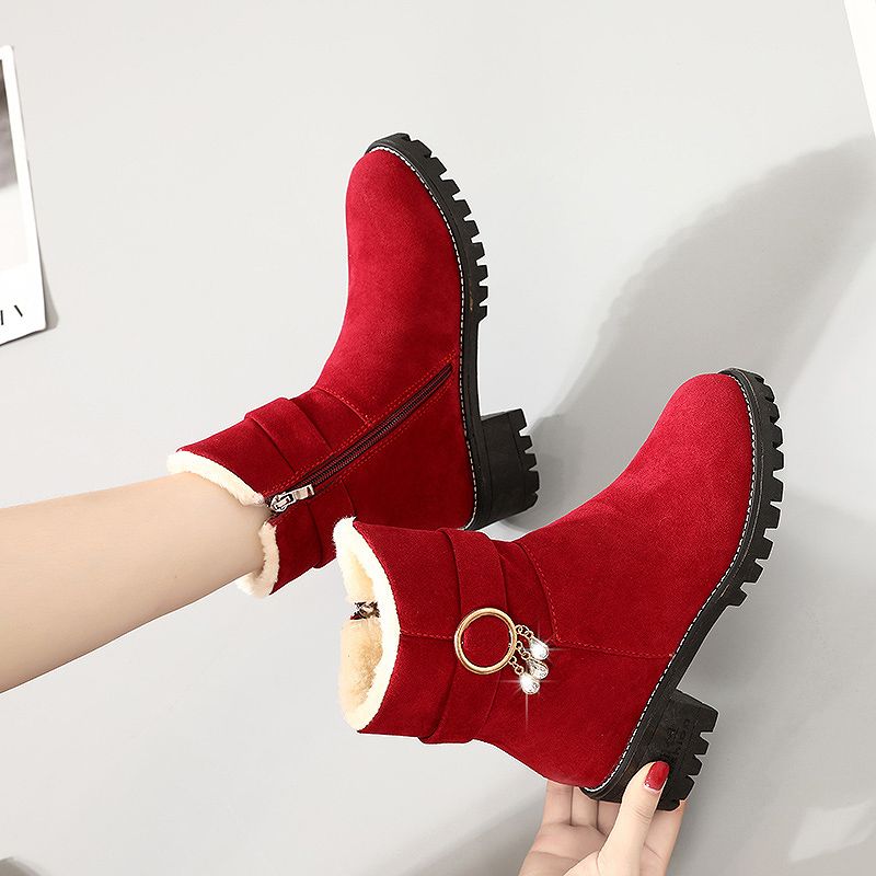 Women'S Fashion Trends Autumn 2025 - Grande vermelho meia alta camurça borla